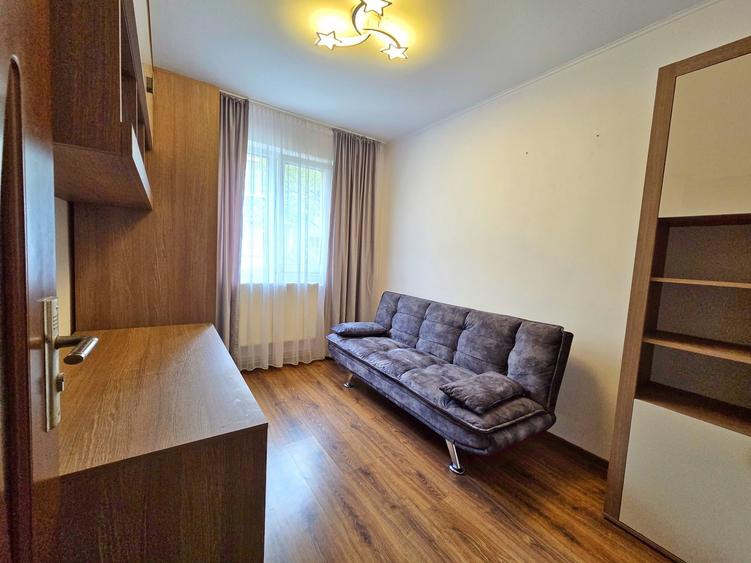 Apartament cu 3 camere semidecomandat, mobilat în Dacia