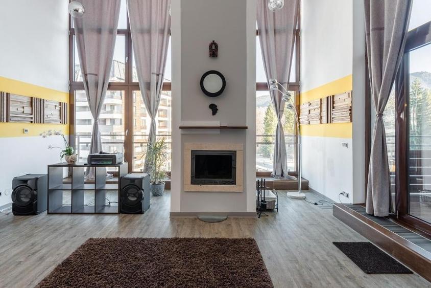 Penthouse cu 4 camere decomandat în Poiana Brașov