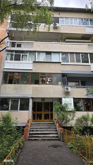 Apartament cu 4 camere decomandat în Calea București