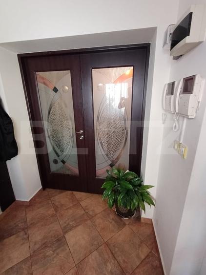 Casă individuală cu 6 camere cu Canalizare în Central