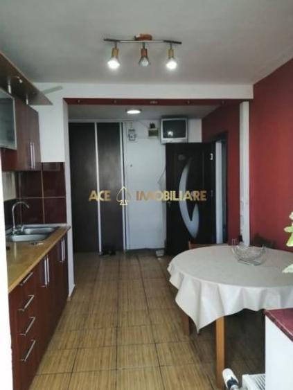 Apartament cu 3 camere decomandat, mobilat în Berceni
