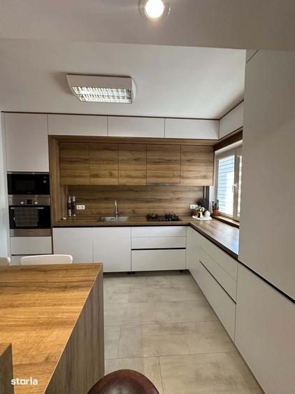 Apartament cu 4 camere decomandat în Micro 16