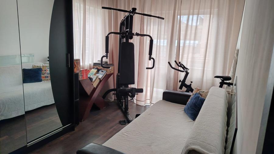 Apartament cu 3 camere semidecomandat în Florești