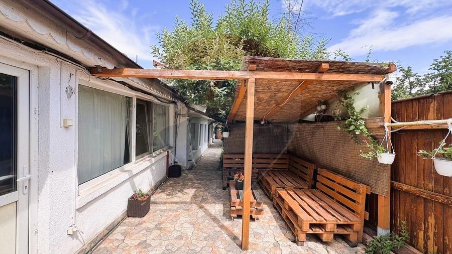 Casă individuală cu 7 camere cu Teren 607 Mp în Nord-Est