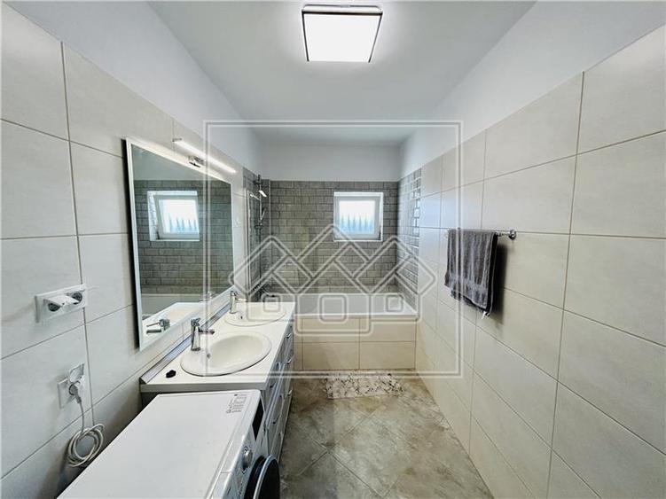 Apartament cu 4 camere nedecomandat în Piața Cluj