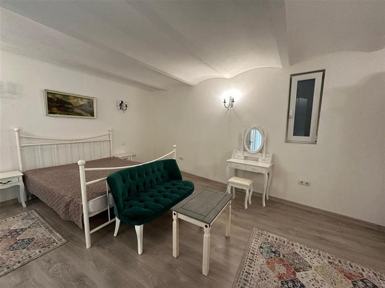 Apartament cu 2 camere decomandat, mobilat în Central