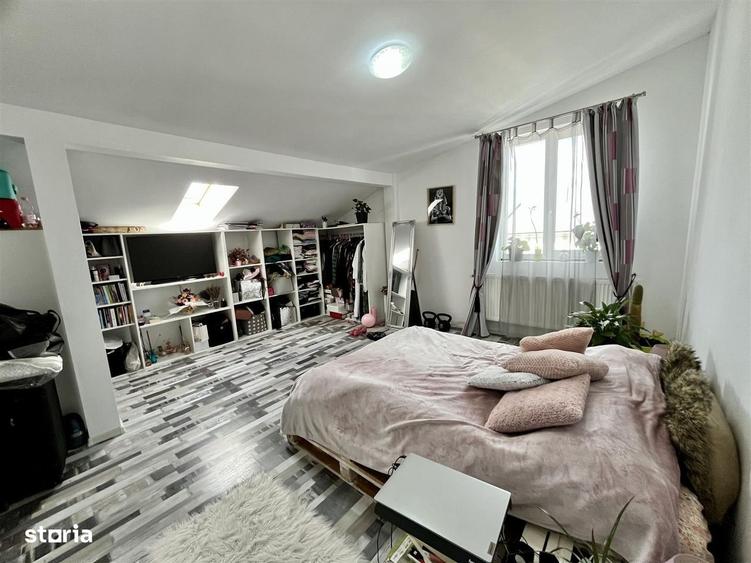 Apartament cu 4 camere decomandat în Central