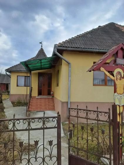 Casă cu 3 camere cu Teren 1450 Mp în Sânmărghita