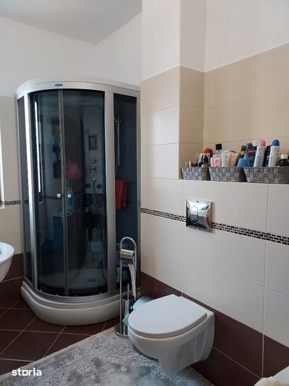 Casă cu 5 camere cu Teren 1800 Mp în Moara