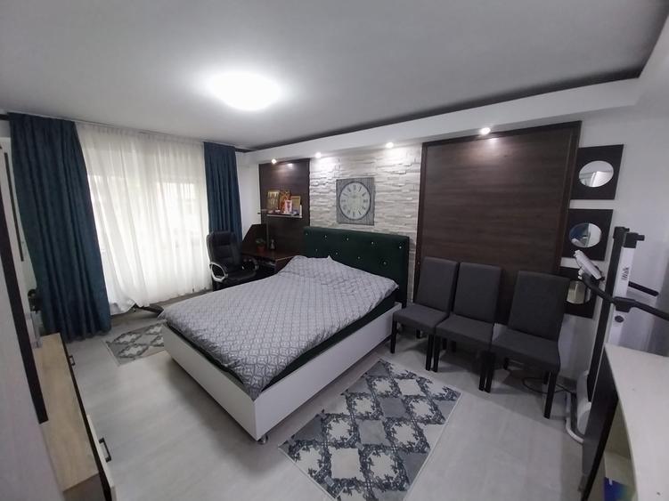 Apartament cu 3 camere decomandat în Nicolina