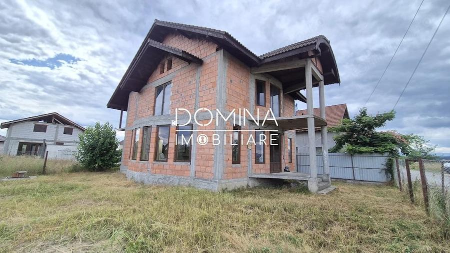 Casă cu 4 camere cu Teren 300 Mp în Central