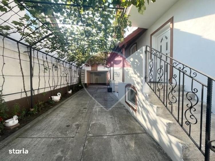 Casă cu 4 camere în Central