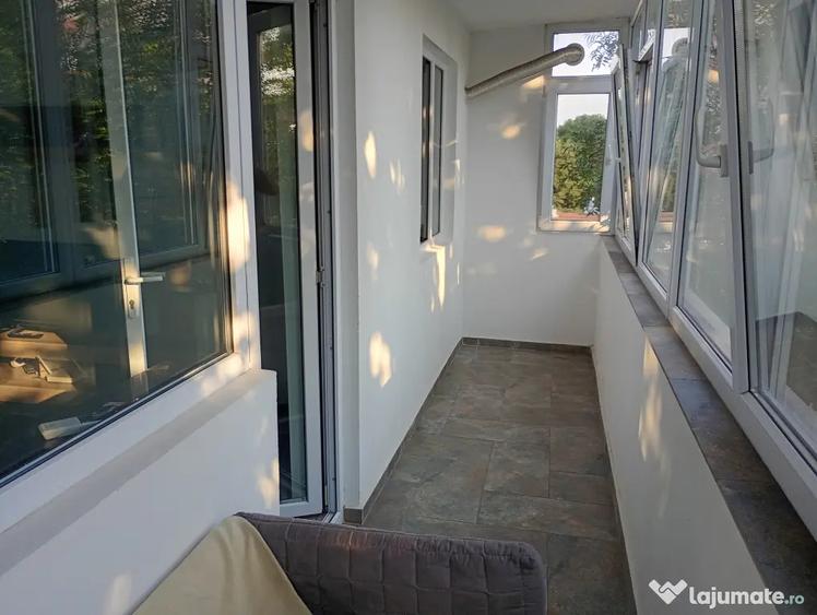 Garsonieră decomandată, mobilată în Universitate