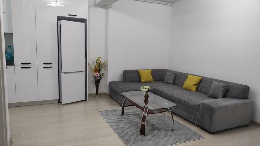 Apartament cu 2 camere decomandat în Micro 17
