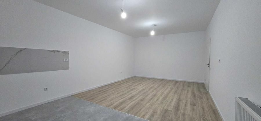 Apartament cu 2 camere decomandat în Tractorul
