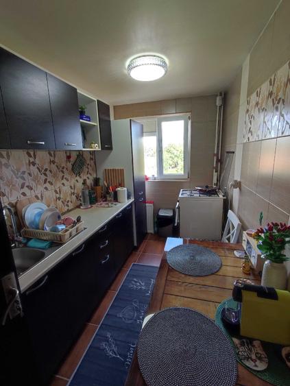 Apartament cu 2 camere semidecomandat în 9 Mai