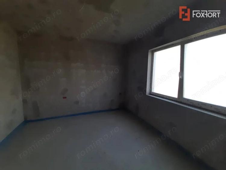 Apartament cu 3 camere decomandat în Plopi