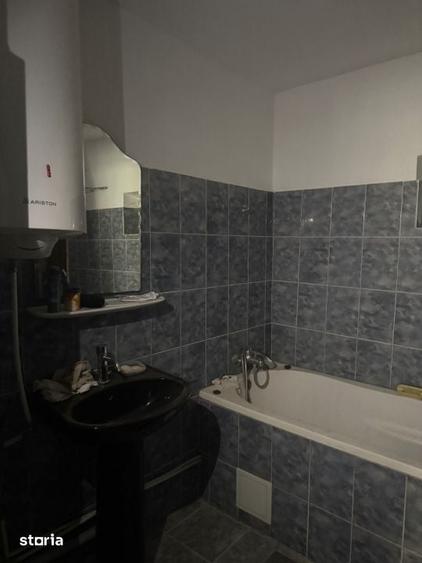 Casă cu 5 camere cu Teren 3279 Mp în Vârvor