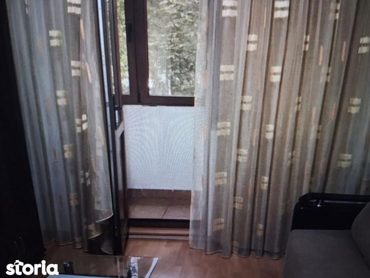 Apartament cu 2 camere semidecomandat în Tei