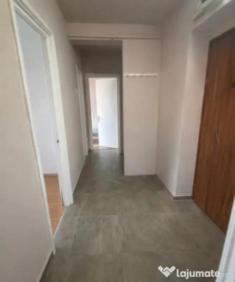 Apartament cu 2 camere decomandat în Calea București