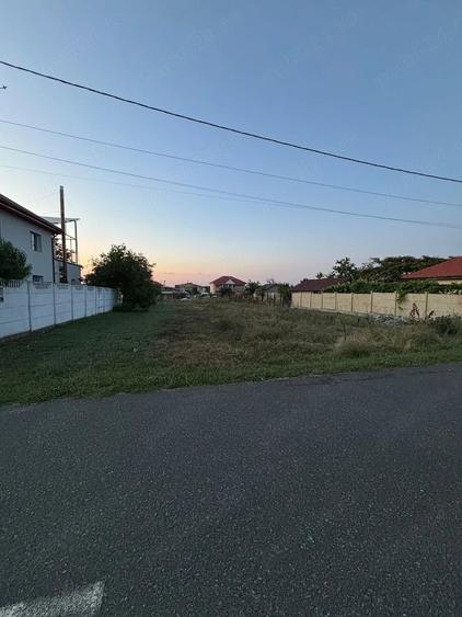 Teren de 1000 mp, în Limanu