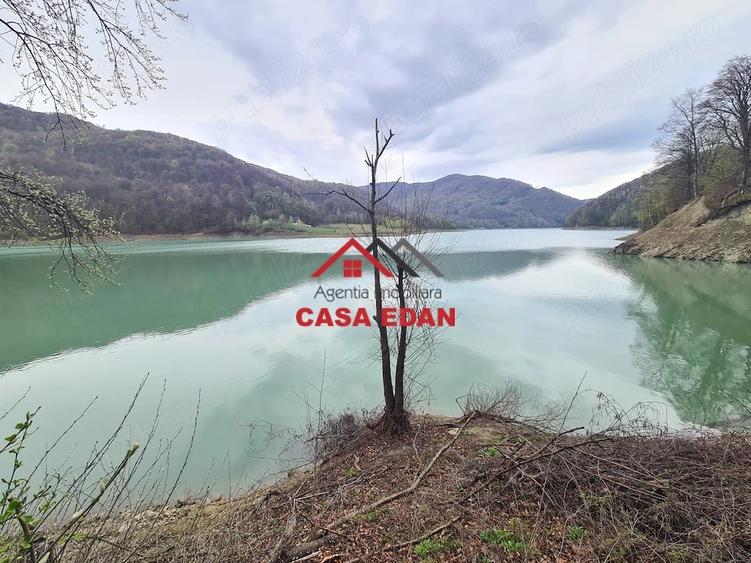 Teren de 1000 mp, în Teșila