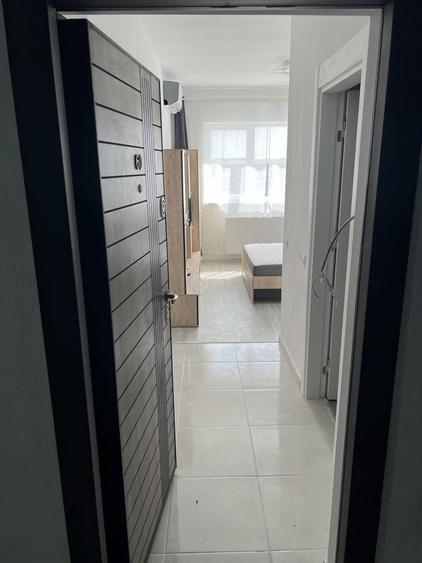 Garsonieră decomandată în Roșu