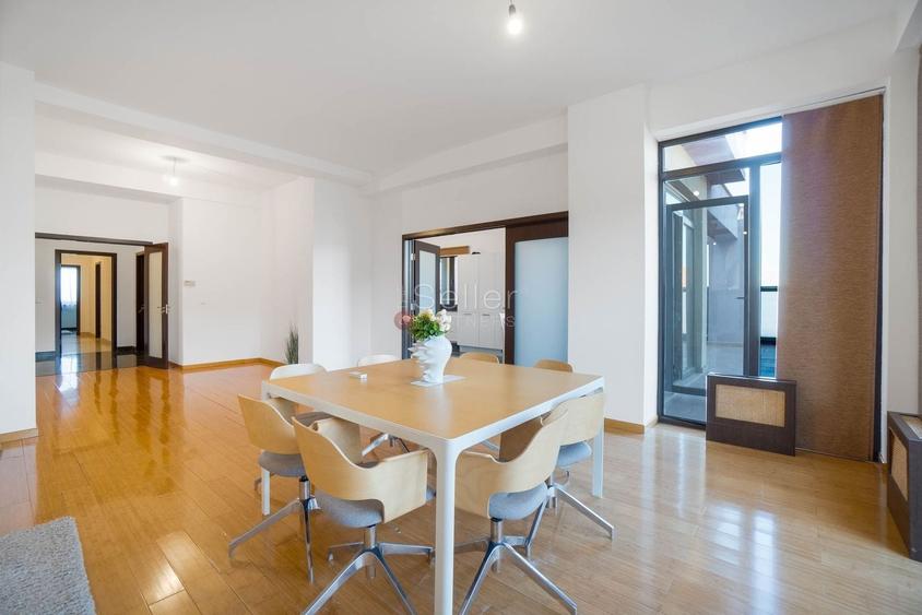 Apartament cu 5 camere decomandat, mobilat în Brașovul Vechi