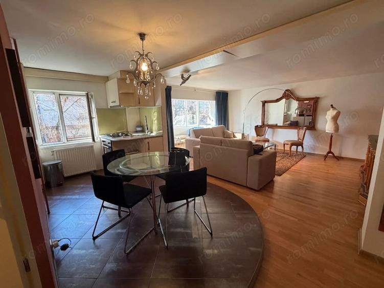 Apartament cu 3 camere semidecomandat în Girocului