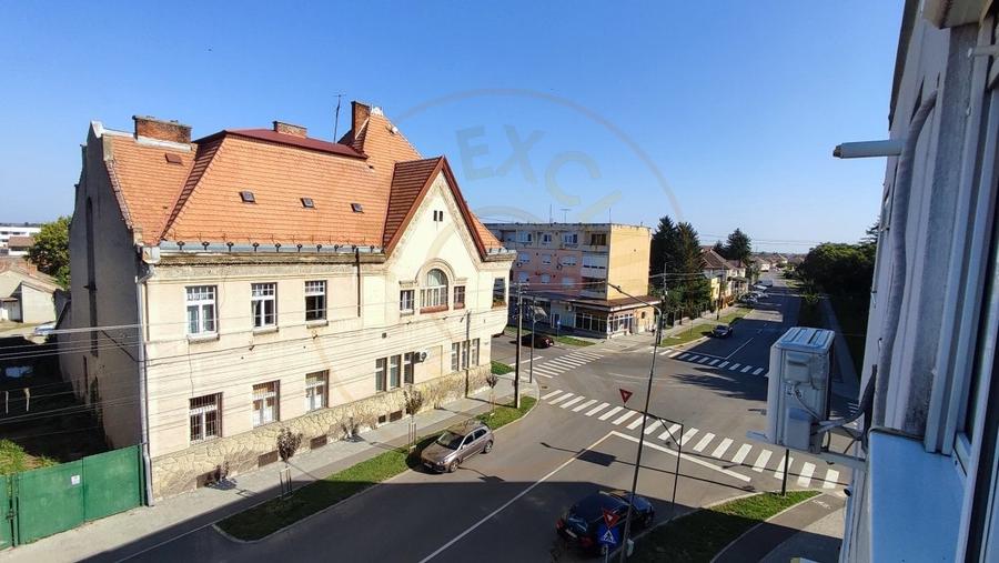 Apartament cu 2 camere decomandat, mobilat în Carei