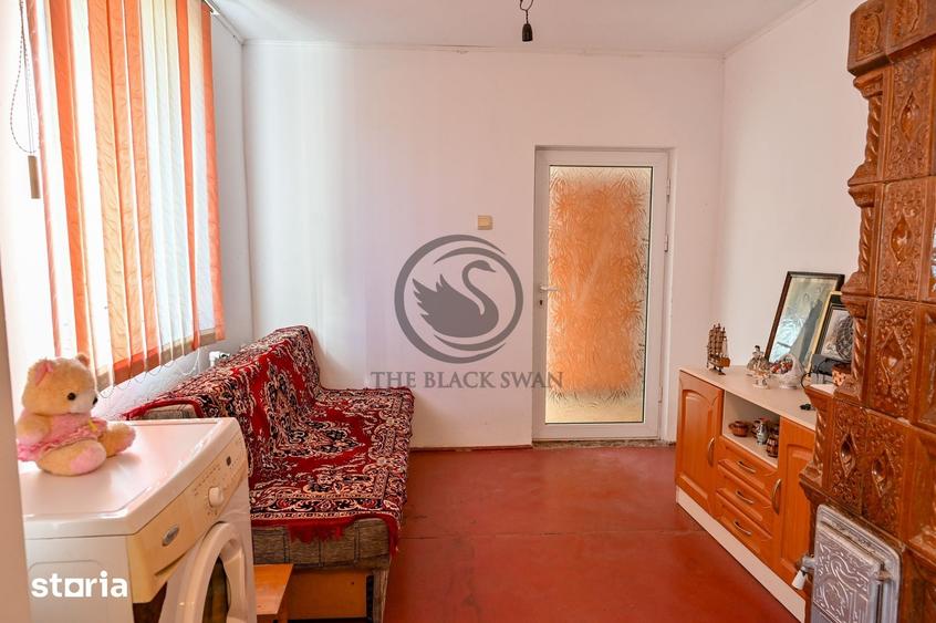 Casă cu 6 camere cu Teren 600 Mp în Bucov