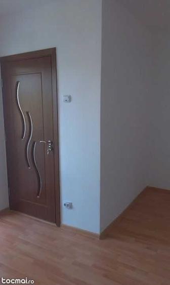 Garsonieră decomandată în Tei