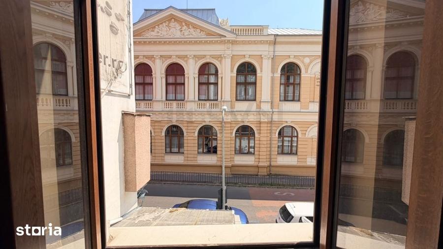 Casă cu 6 camere cu Teren 50 Mp în Centrul Civic