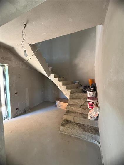 Duplex cu 3 camere cu Teren 380 Mp în Moșnița Nouă