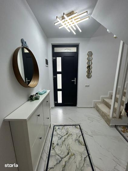 Casă cu 4 camere cu Teren 325 Mp în Podu Roș