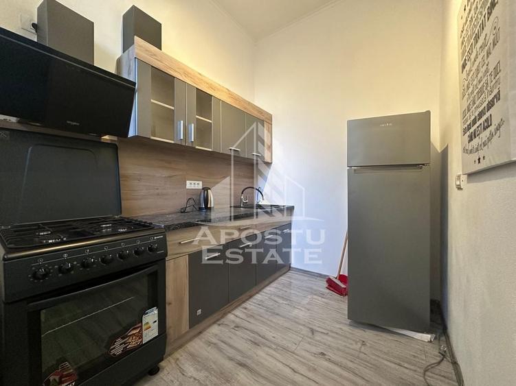 Apartament cu 2 camere semidecomandat, mobilat în Ultracentral