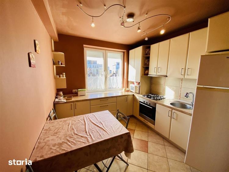 Apartament cu 3 camere decomandat în Central