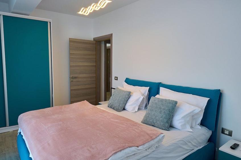 Apartament cu 3 camere decomandat în Mamaia-Sat
