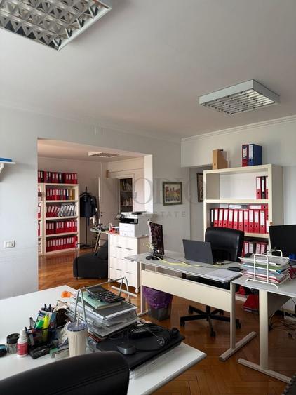Apartament cu 3 camere decomandat în Calea Victoriei