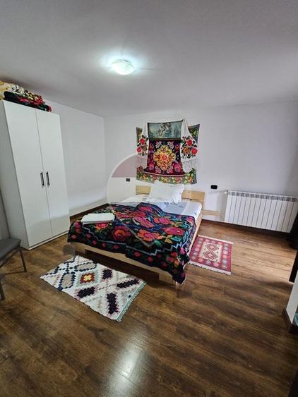 Duplex cu 9 camere cu Teren 750 Mp în Rona de Jos
