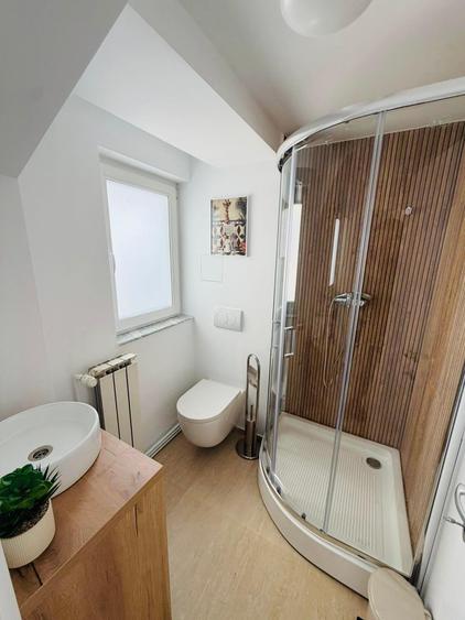 Apartament cu 4 camere decomandat în Cotroceni