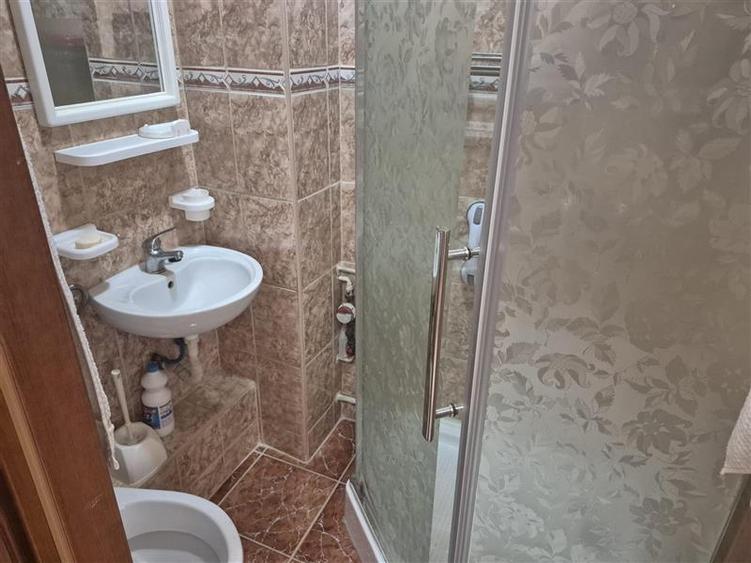 Apartament cu 3 camere semidecomandat în Pantelimon