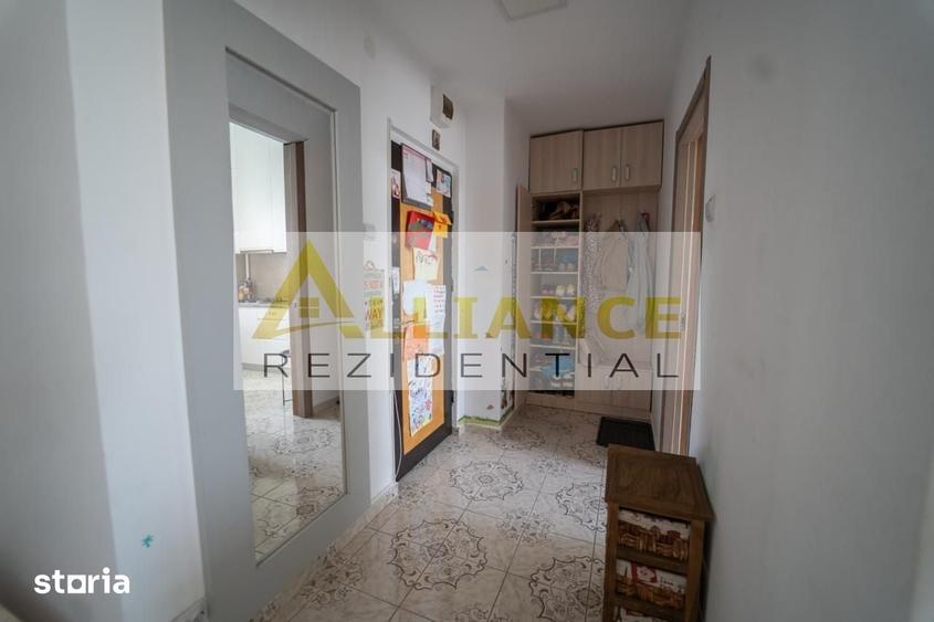 Apartament cu 2 camere semidecomandat în Berceni
