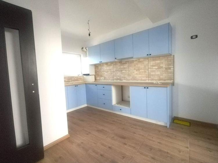 Duplex cu 4 camere cu Canalizare în Sud-Est