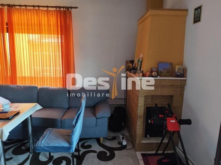 Duplex cu 10 camere cu Canalizare în Albert