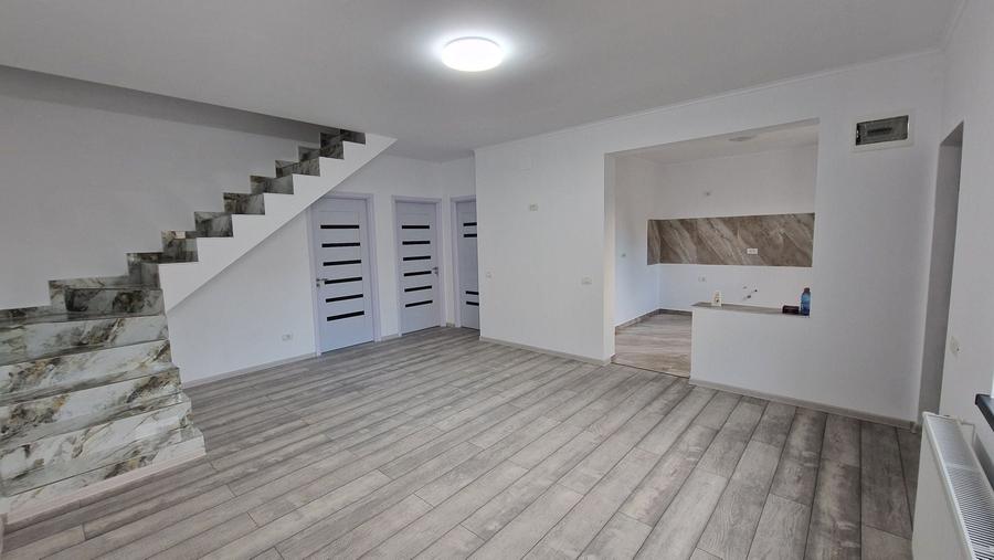 Casă cu 3 camere în Valu lui Traian