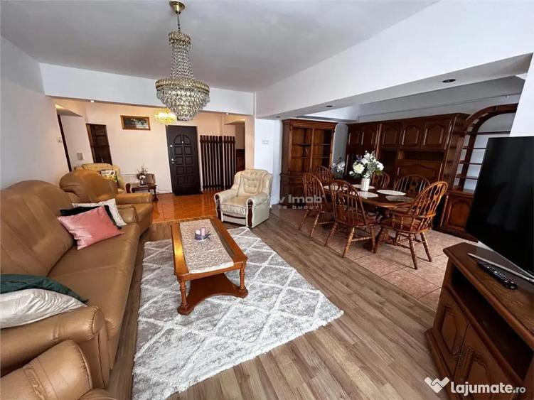 Apartament cu 3 camere decomandat în Central