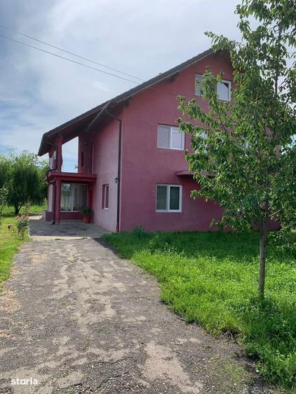 Casă cu 4 camere decomandat în Urleta