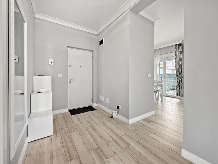 Apartament cu 3 camere semidecomandat, mobilat în Aradului