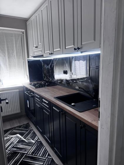 Apartament cu 3 camere semidecomandat, mobilat în Republicii